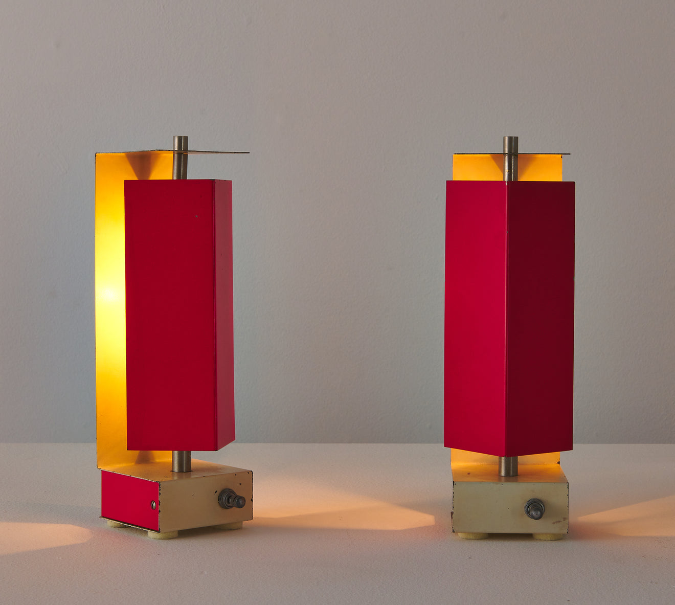 PAIR OF MODERNIST ADJUSTABLE TABLE LAMPS